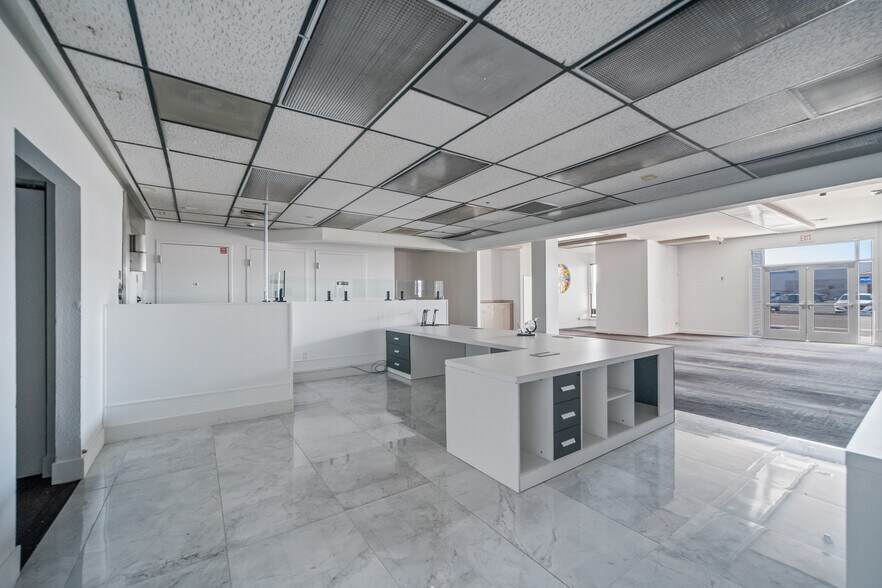 More Photos Of 1755 E Lakeside Dr, Bullhead City Bank For Sale