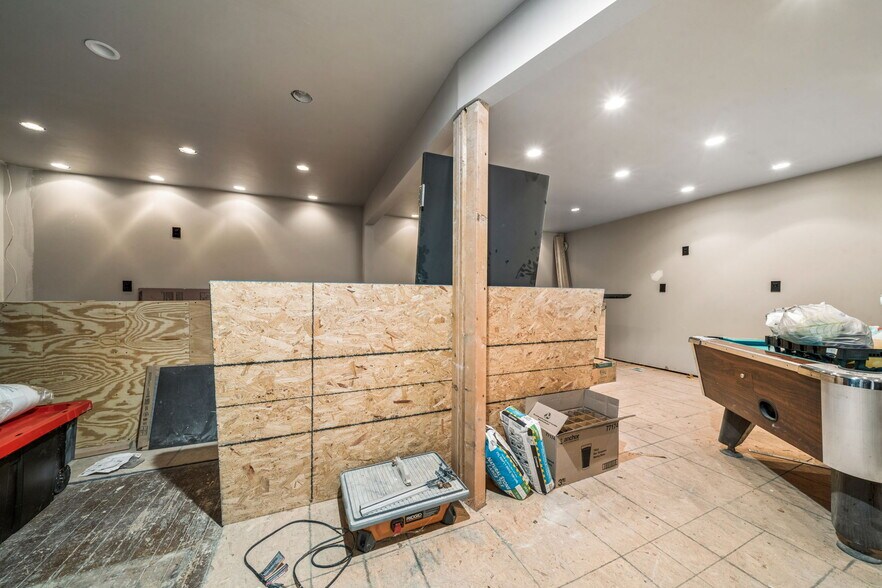 More Photos Of 534 S Main St, Greensburg Bar For Sale