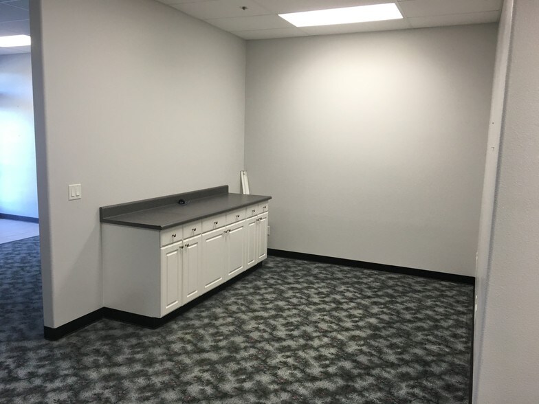 More Photos Of 650 San Benito St, Hollister Freestanding For Lease