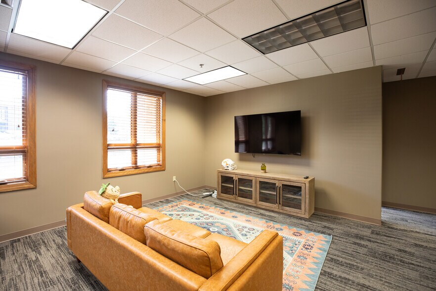 More Photos Of 6710 W 121st St, Overland Park Office For Sale