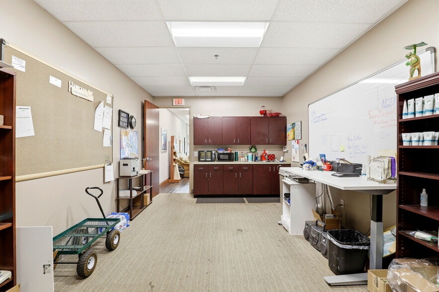 More Photos Of 6881 Kingspointe Pky, Orlando Flex For Sale