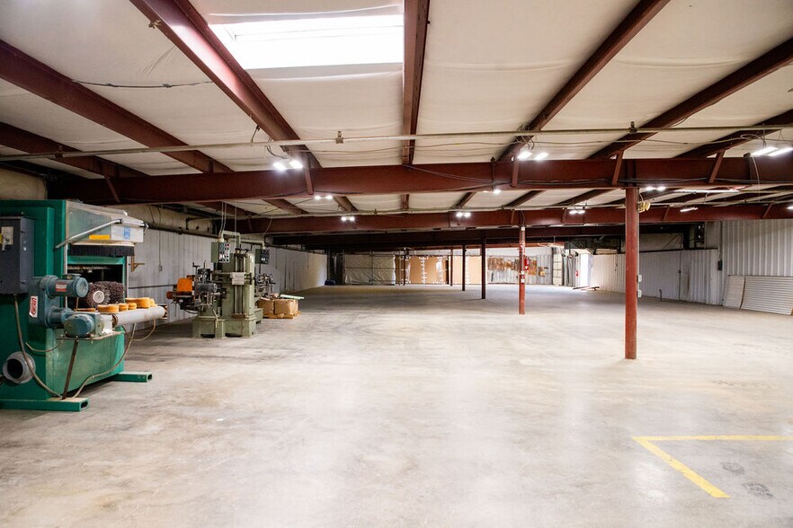 More Photos Of 1630 N Eldon Ave, Springfield Unknown For Lease