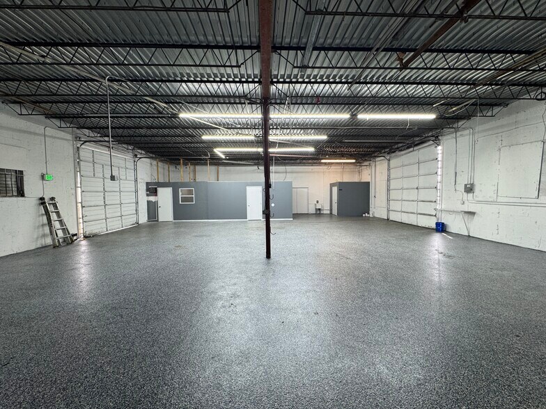 More Photos Of 3901 NE 5th Ter, Oakland Park Warehouse For Lease