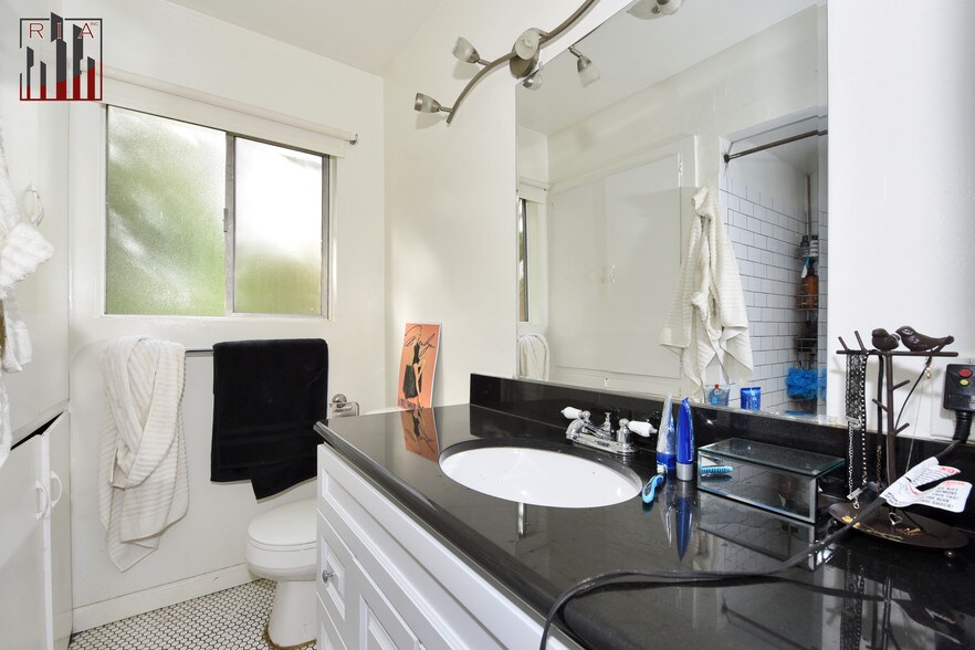 More Photos Of 3662 Fredonia Dr, Los Angeles Apartments For Sale