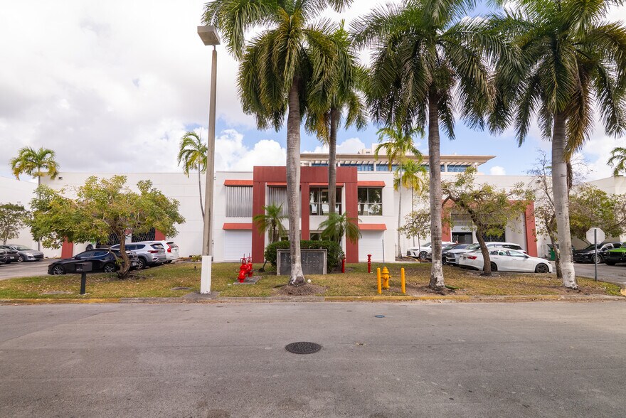 More Photos Of 3051-3053 NW 107th Ave, Miami Warehouse For Lease