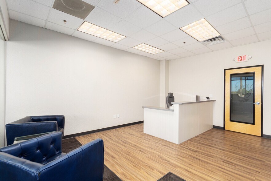 More Photos Of 1040 S Gilbert Rd, Gilbert Storefront Retail Office For Lease