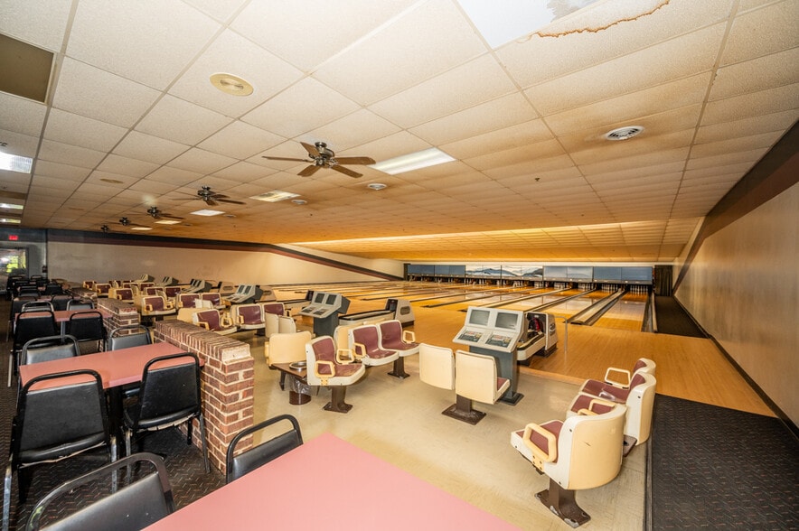 More Photos Of 1849 Gardner Ln NW, Corydon Sports And Entertainment For Sale