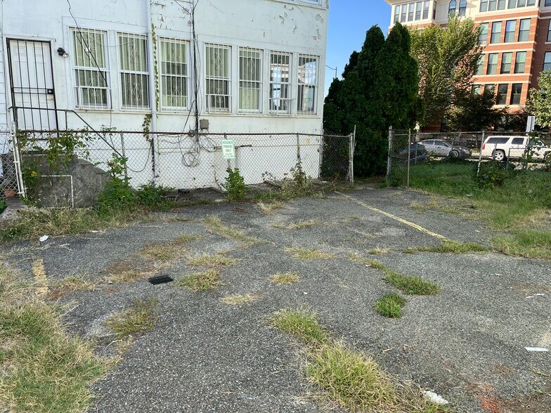 More Photos Of 5 Barney Cir SE, Washington Medical For Lease