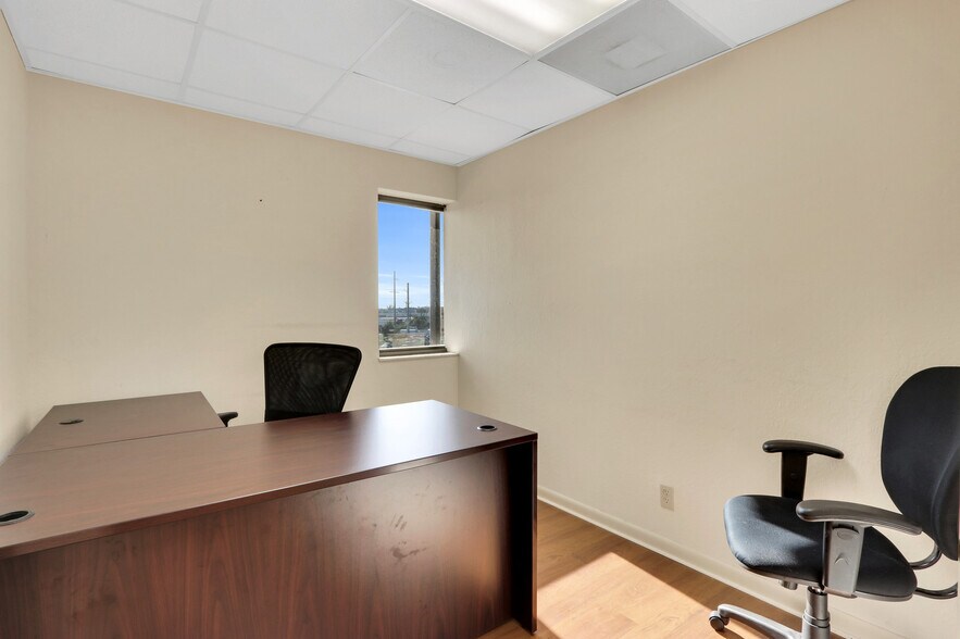 More Photos Of 2240 Palm Beach Lakes Blvd, West Palm Beach Office For Sale