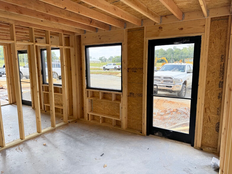 More Photos Of 400 Red Squirrel St, Bowling Green Specialty For Sale