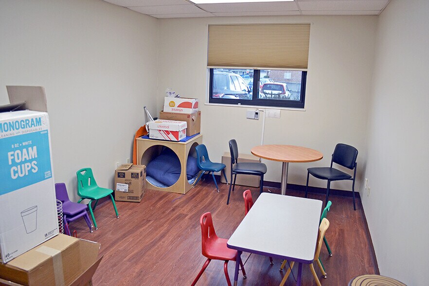 More Photos Of 2413 Corporate Ctr, Granite City General Retail For Sale