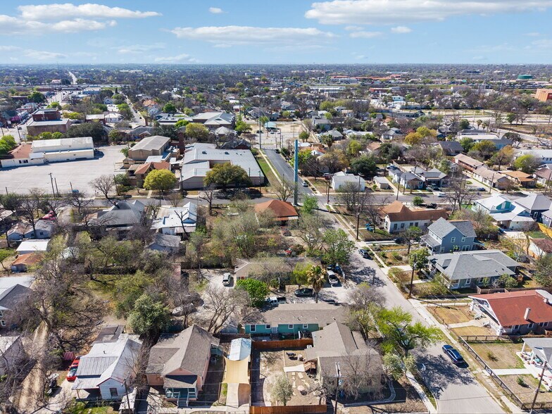 More Photos Of 204 Hunstock Ave, San Antonio Multifamily For Sale