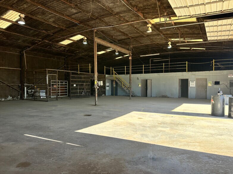 More Photos Of 2222 S Interstate 35, Pearsall Warehouse For Sale