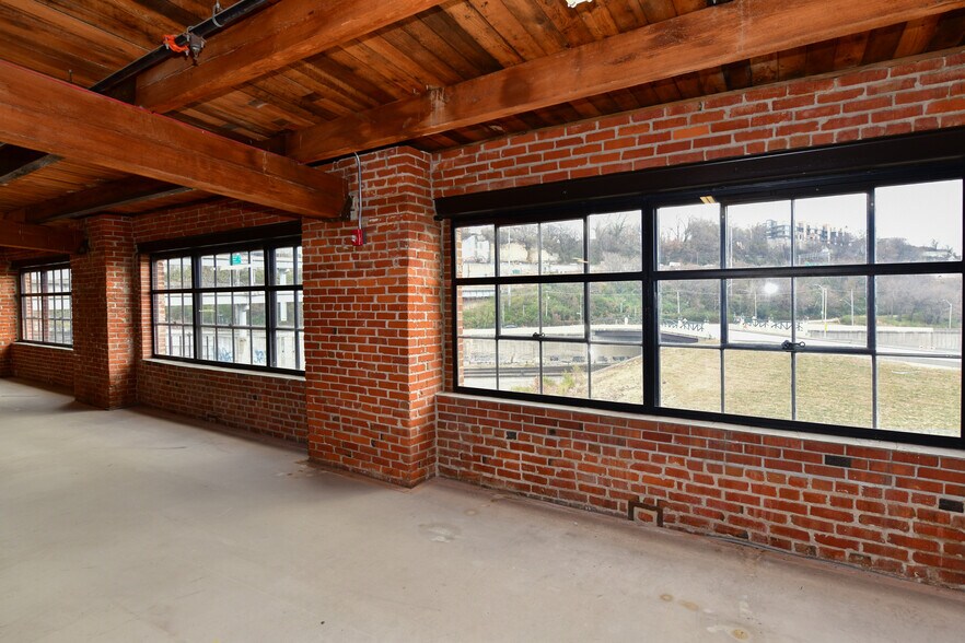 More Photos Of 1009 W 8th St, Kansas City Office For Lease