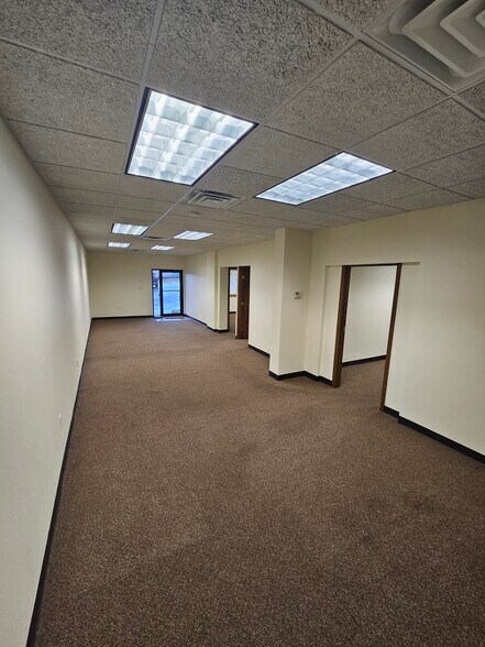 More Photos Of 700-706 Jackson St, Sioux City Office For Sale