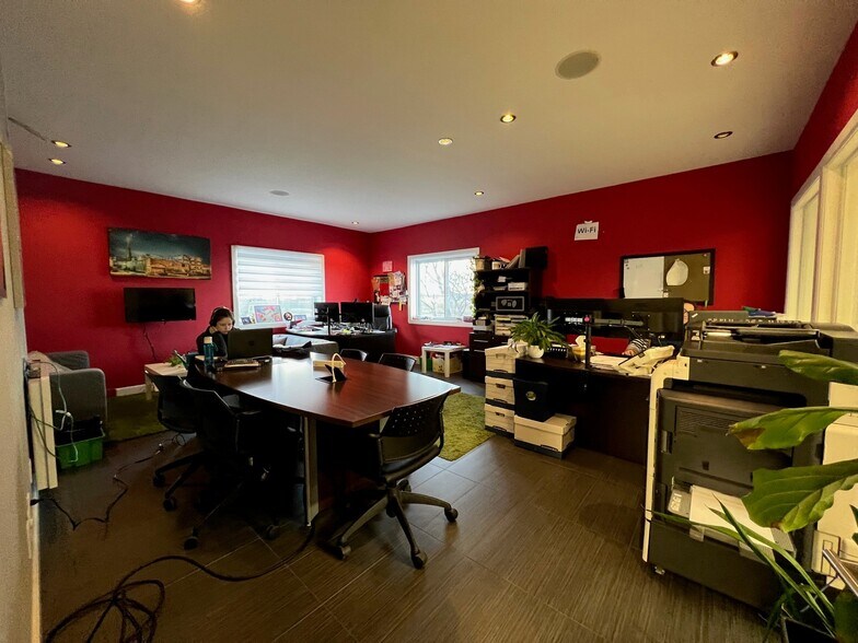 More Photos Of 2510 St De L'aéroport, Saint-mathieu-de-beloeil Airplane Hangar For Sale