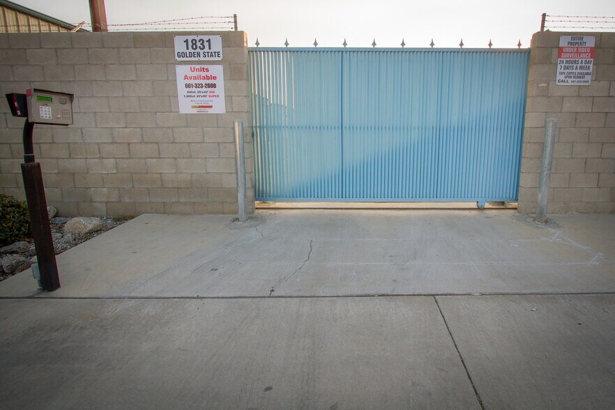 More Photos Of 1831 Golden State Ave, Bakersfield Self Storage For Lease