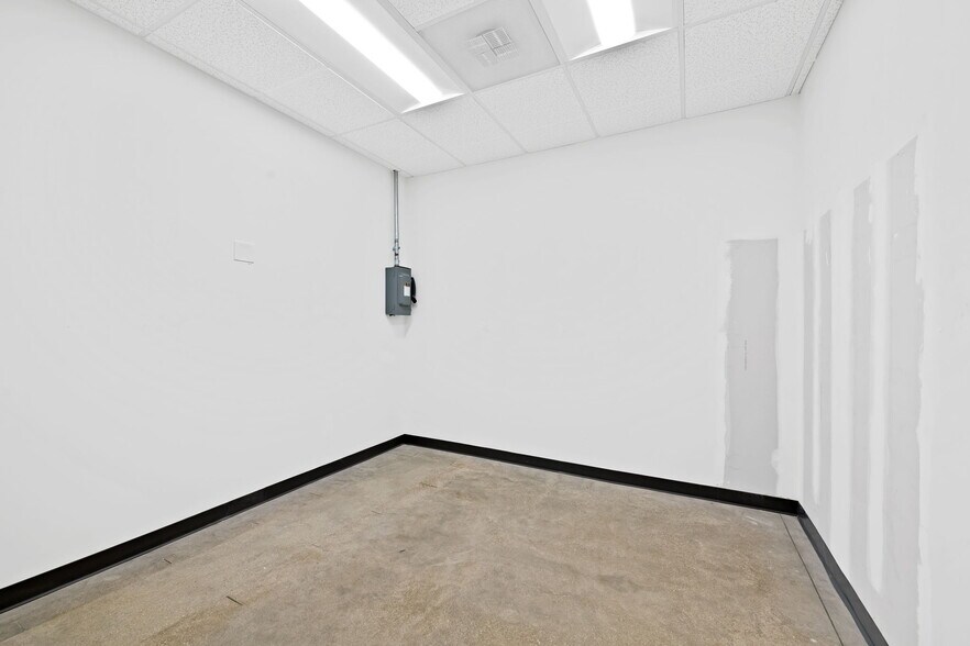 More Photos Of 7742 W McNab Rd, North Lauderdale Storefront For Lease