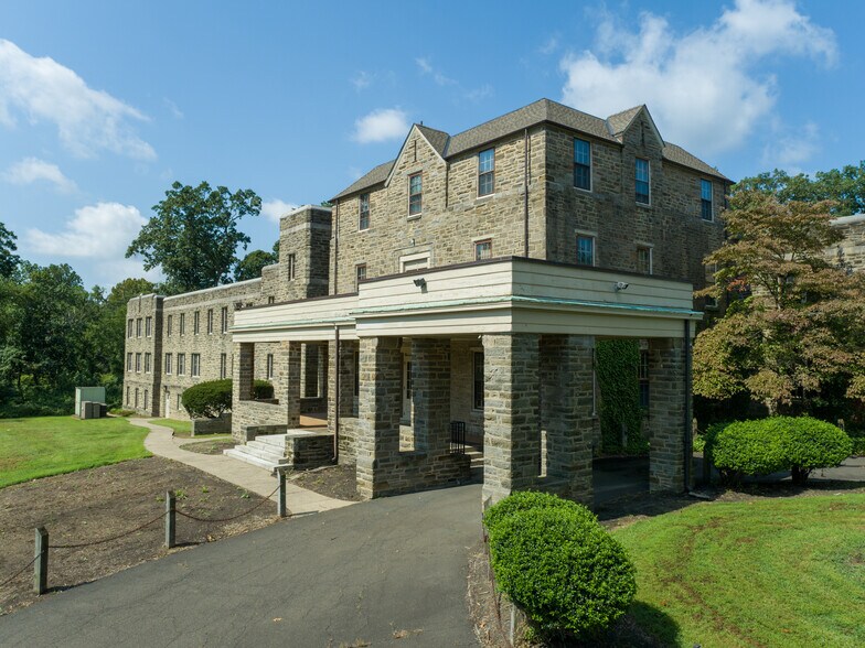 More Photos Of 100 W Laurel Ave, Cheltenham Township Office For Lease