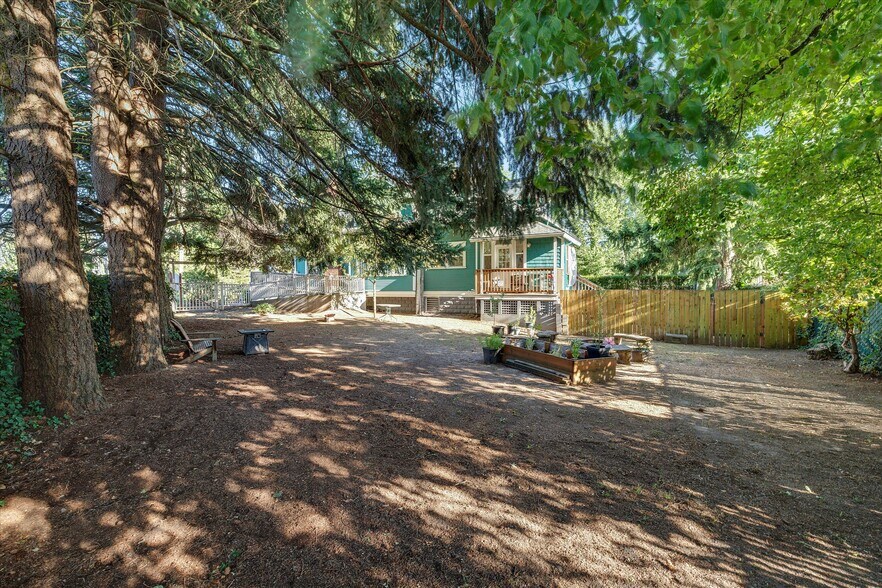 More Photos Of 835 N Main Ave, Gresham General Retail For Sale
