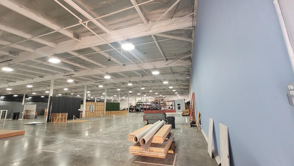 More Photos Of 21310-21314 Lassen St, Chatsworth Warehouse For Lease