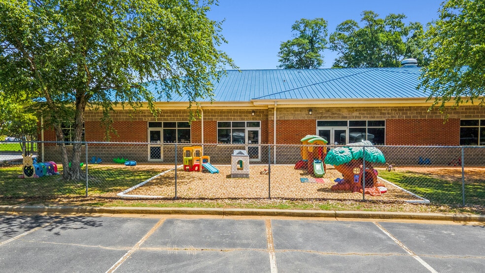 More Photos Of 911 W Georgia Rd, Simpsonville Daycare Center For Sale