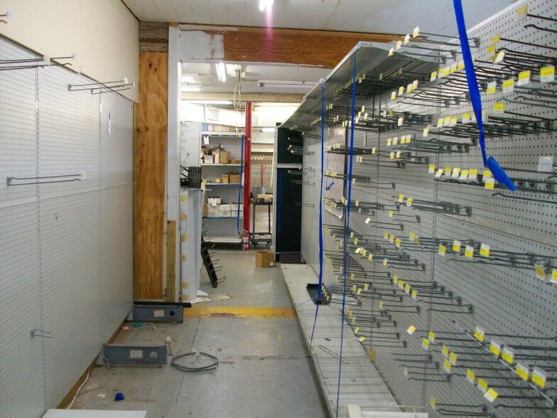 More Photos Of 124 Bushnell Plz, Bushnell Storefront Retail Office For Sale