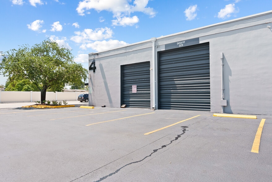More Photos Of 3501-3531 NW 19th St, Fort Lauderdale Unknown For Lease