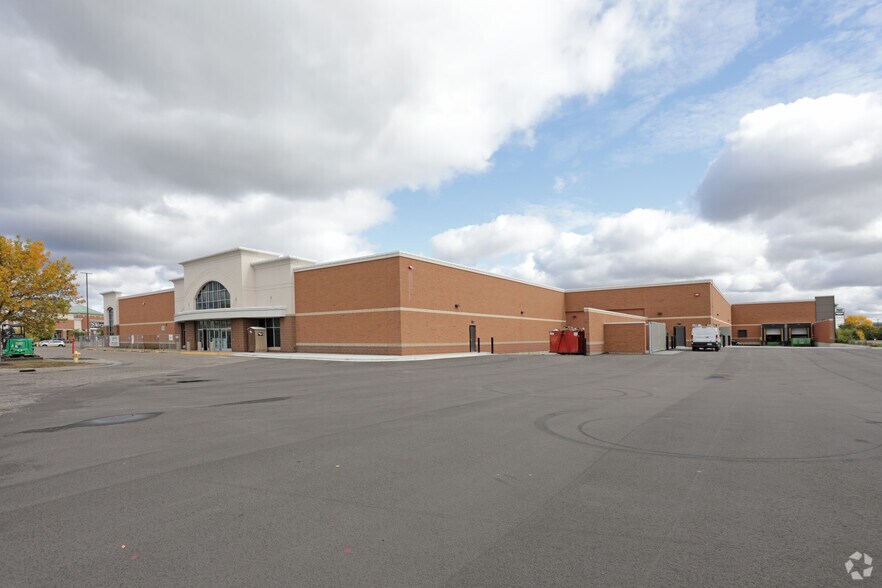 More Photos Of 12550 Riverdale Blvd NW, Coon Rapids Department Store For Lease