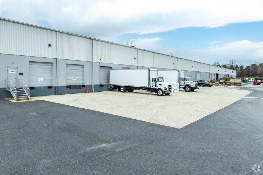 More Photos Of 7075 Oakland Mills Rd, Columbia Warehouse For Lease