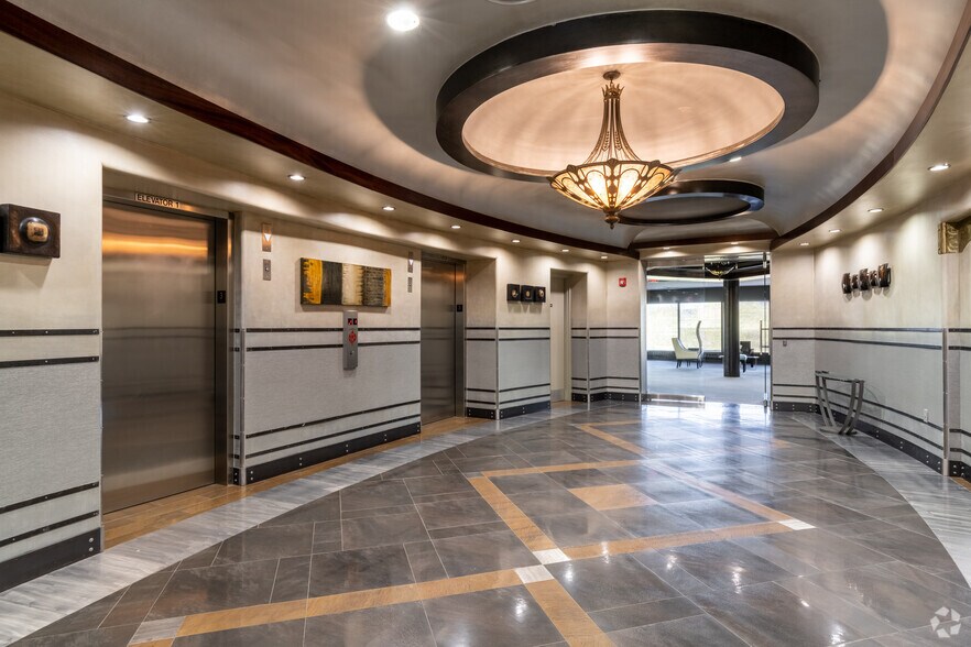 More Photos Of 2045 Lincoln Hwy, Edison Office For Lease