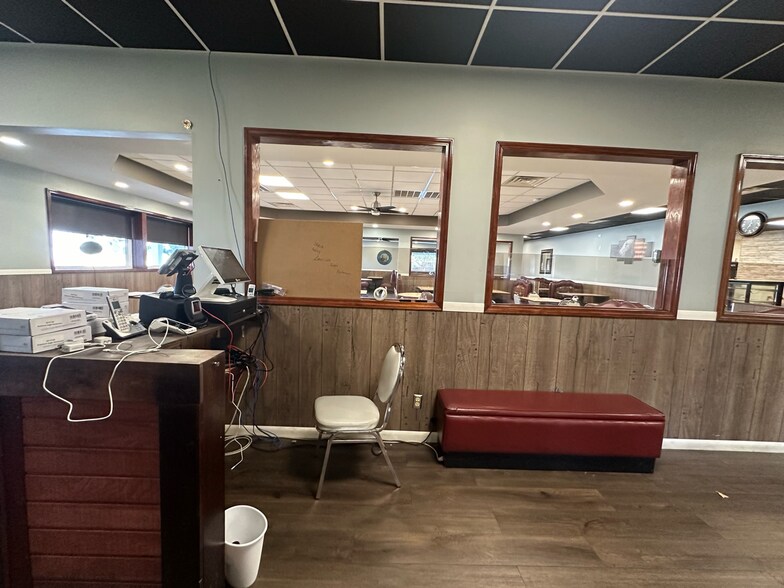 More Photos Of 102 E Park St, Taylorville Freestanding For Sale