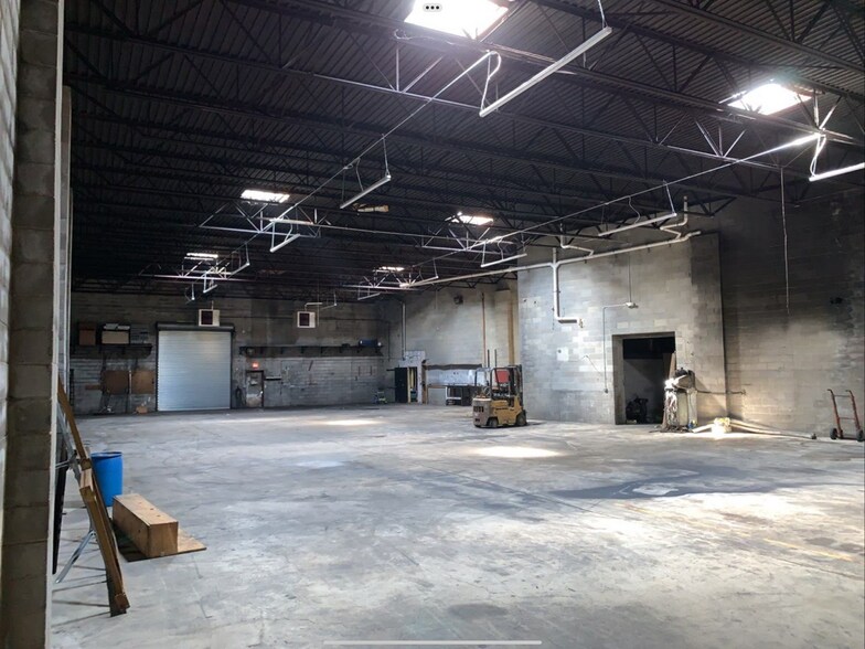 More Photos Of 75-77 Paterson Ave, Wallington Warehouse For Lease