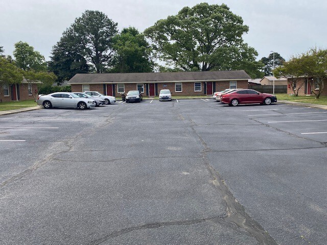 More Photos Of 1133-1144 Berkshire Rd, Fayetteville Apartments For Sale