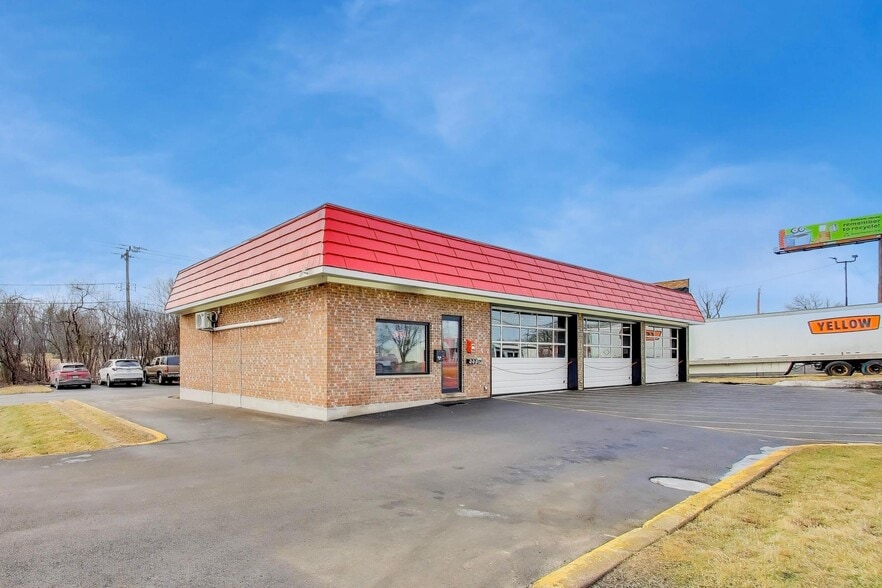 More Photos Of 18W455 Roosevelt Rd, Lombard Auto Repair For Sale