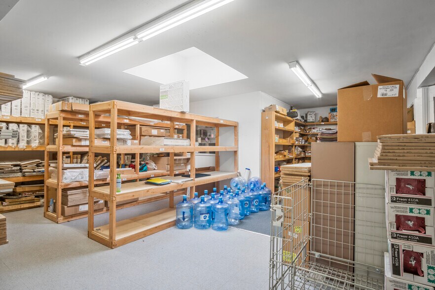 More Photos Of 18650 Parthenia St, Northridge Service For Sale