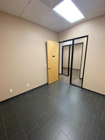 More Photos Of 7655 E Redfield Rd, Scottsdale Light Distribution For Lease