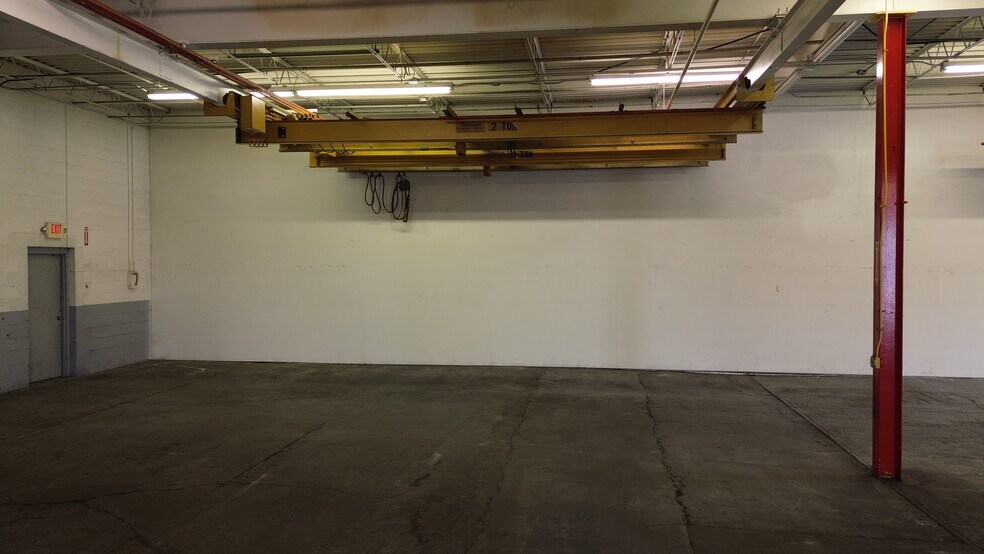 More Photos Of 33220-33250 Lakeland Blvd, Eastlake Warehouse For Lease