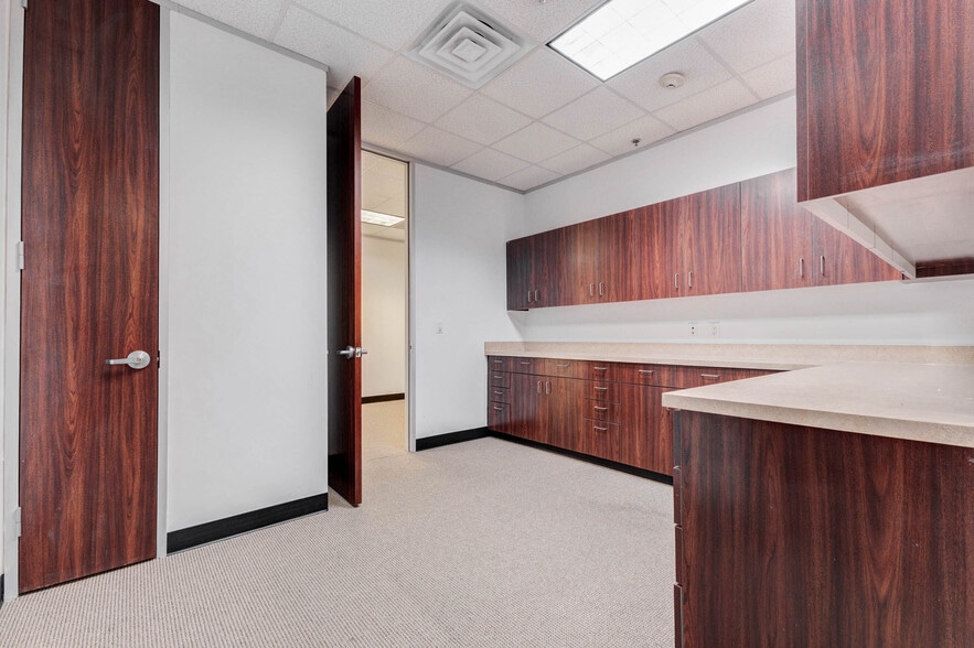 More Photos Of 4949 Fairmont Pky, Pasadena Office For Lease