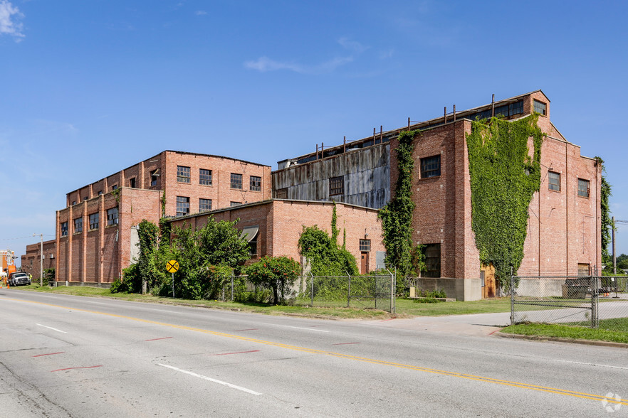 Primary Photo Of 225 S Main St, Sand Springs Manufacturing For Sale