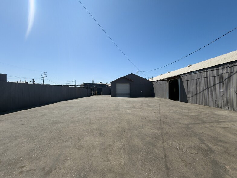 More Photos Of 1716-1718 Albion St, Los Angeles Auto Salvage Facility For Lease