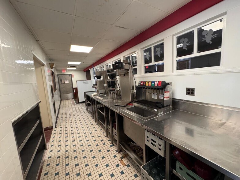 More Photos Of 1830 Columbus Ave, Washington Court House Restaurant For Sale