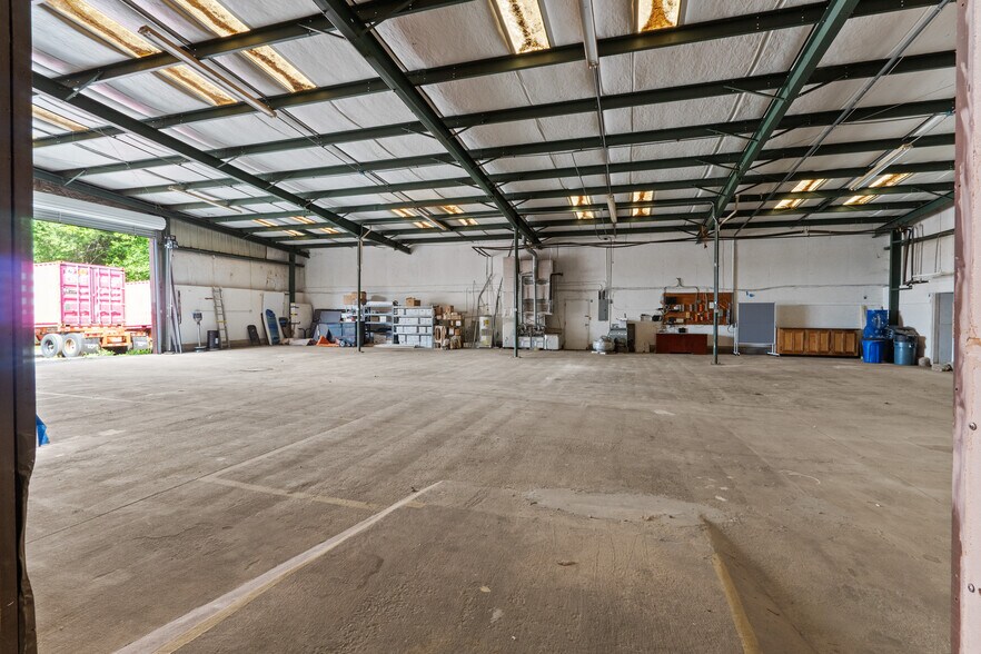 More Photos Of 25 Word St, Fairburn Warehouse For Sale