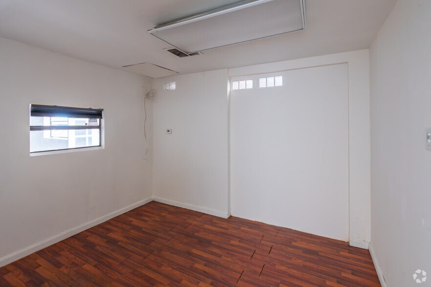 More Photos Of 4751-4797 NW 72nd Ave, Miami Warehouse For Lease