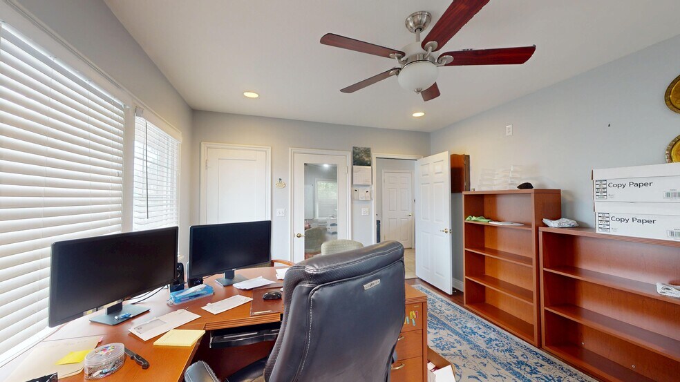 More Photos Of 400 W Yosemite Ave, Madera Office For Sale