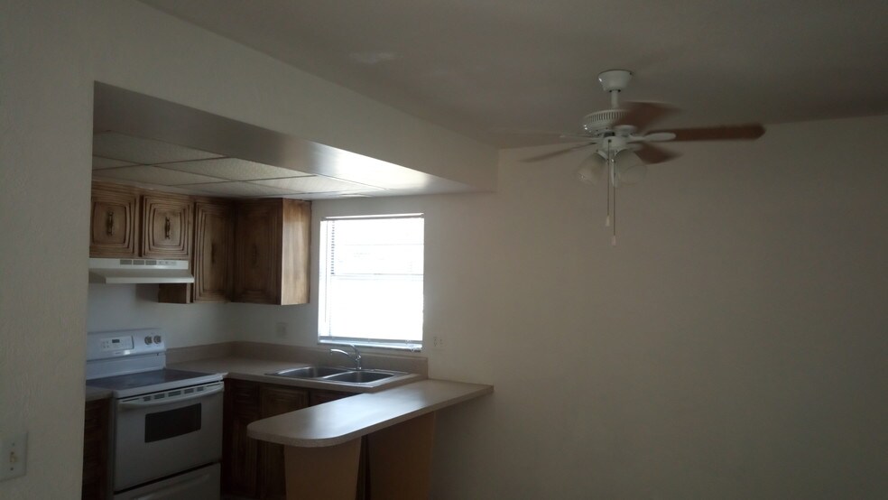 More Photos Of 102 Lullwater St, Deltona Apartments For Sale