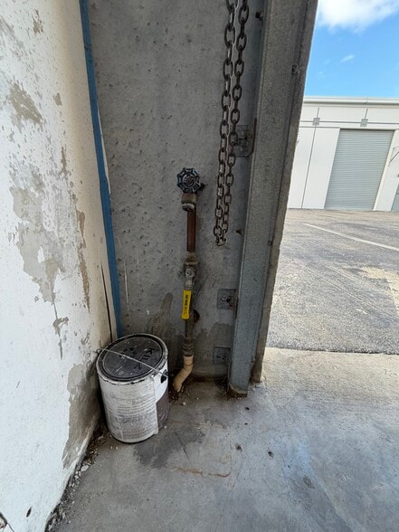 More Photos Of 17030 Alico Commerce Ct, Fort Myers Warehouse For Sale