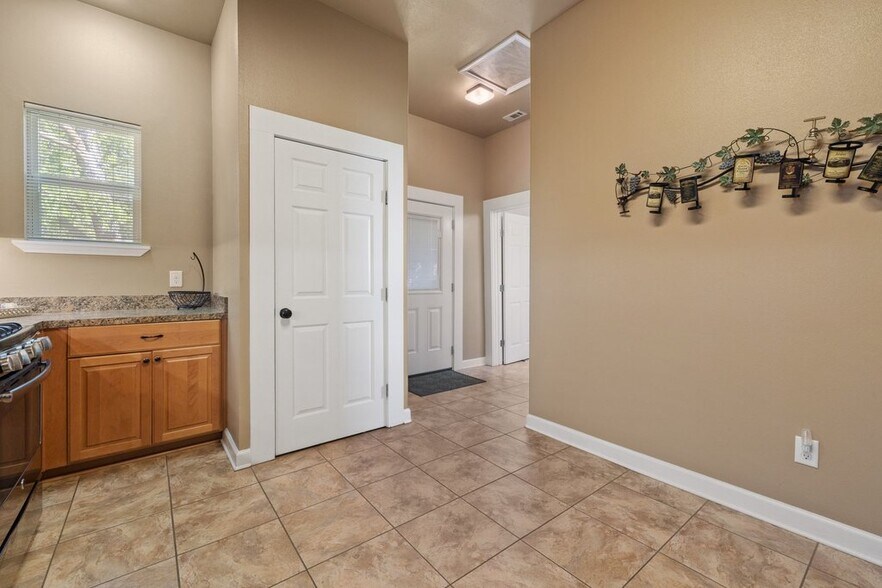 More Photos Of 314 W 3rd St, Taylor Multifamily For Sale