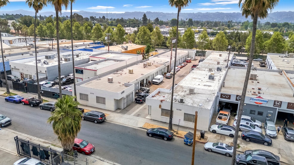 More Photos Of 14754 Calvert St, Van Nuys Service For Lease