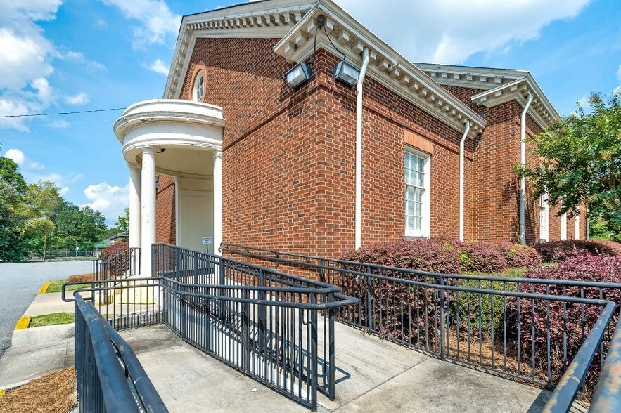 More Photos Of 1095 Pio Nono Ave, Macon-Bibb General Retail For Sale